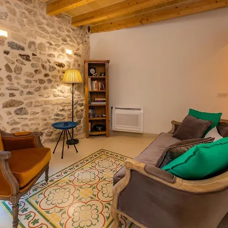 Casa Abeurador, Con Mucho Encanto En El Centro De *
